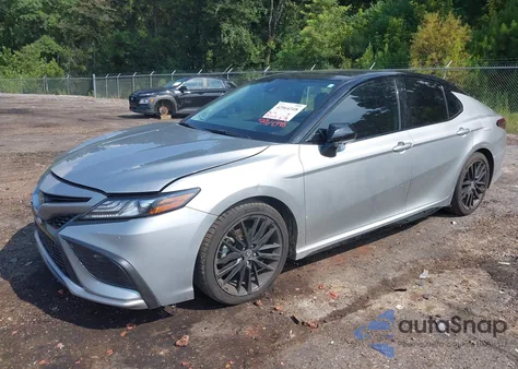 2021 Toyota Camry Xse V6 z USA, uszkodzony, nr VIN 4T1KZ1AK7MU053759